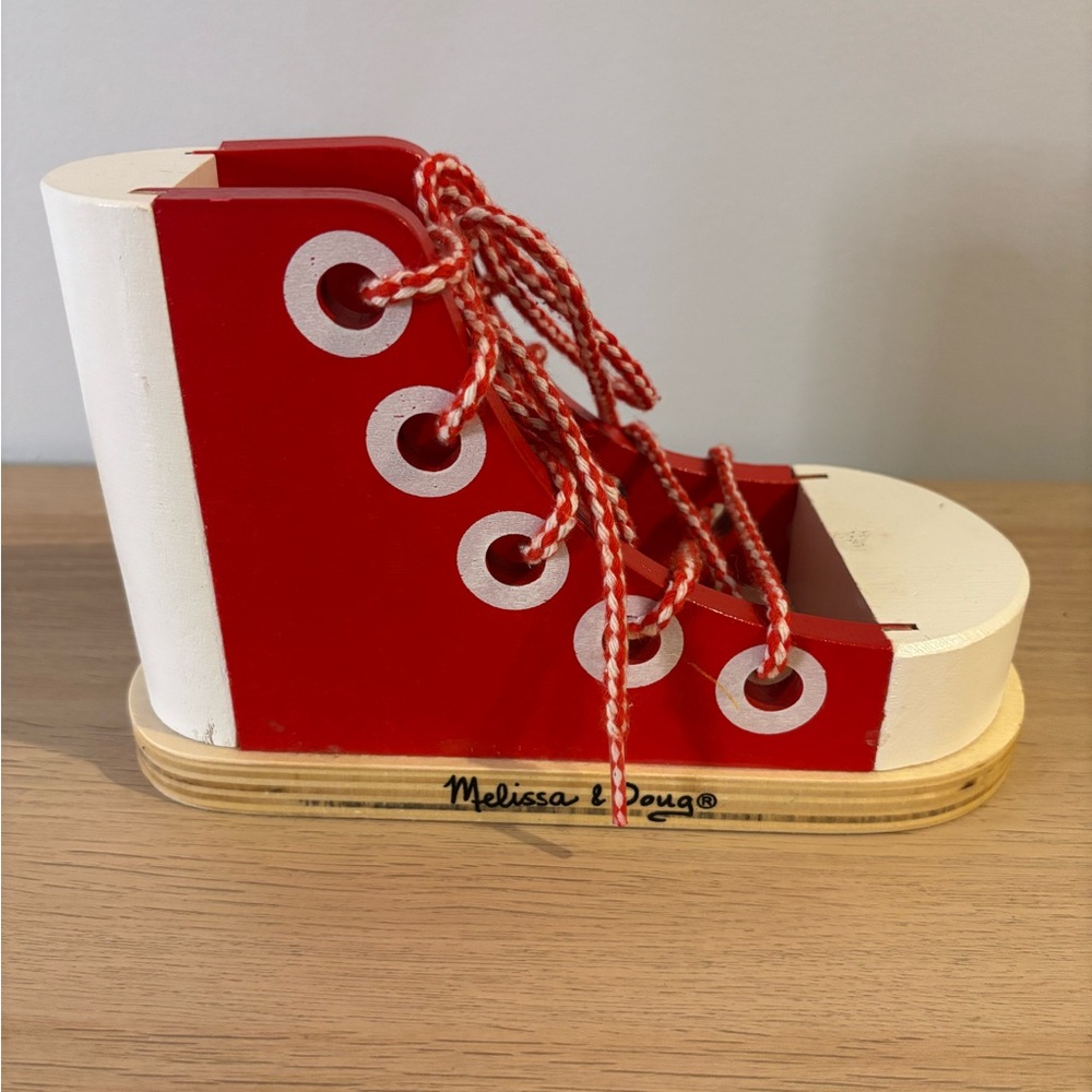 Melissa & Doug Deluxe Lacing Sneaker